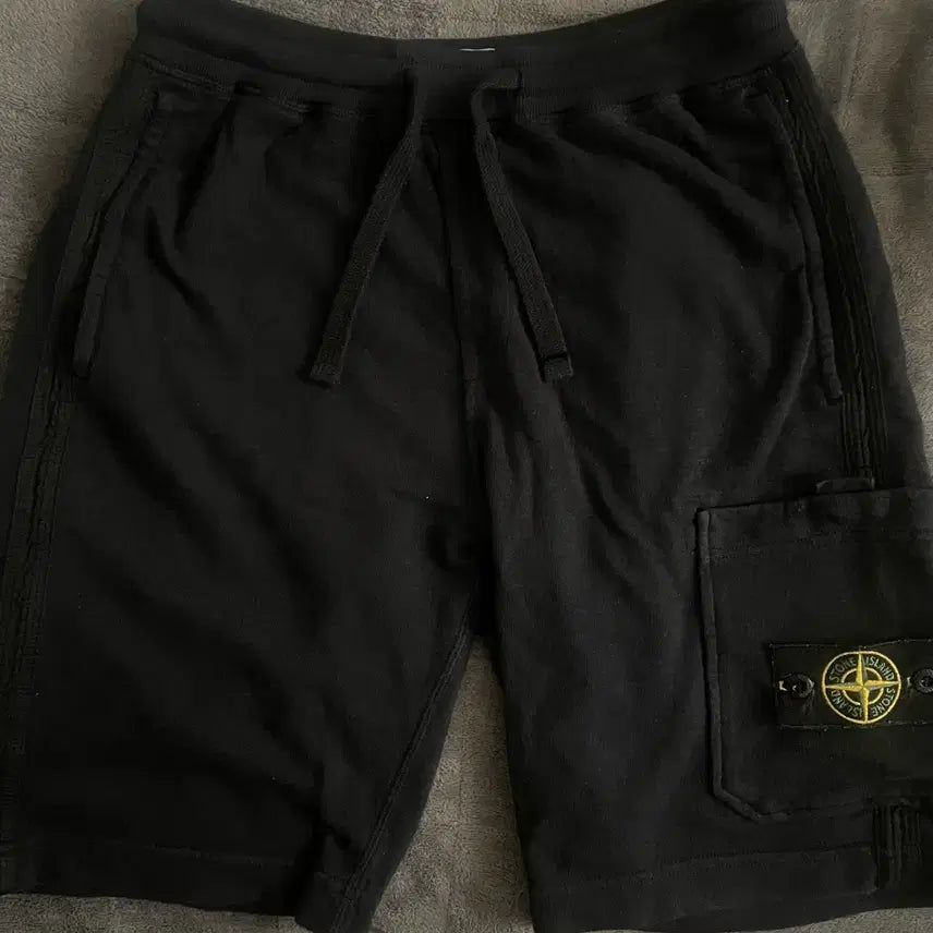 [BUNJANG] Stone Island Black Shorts / 새상품급 스톤아일랜드 블랙 반바지