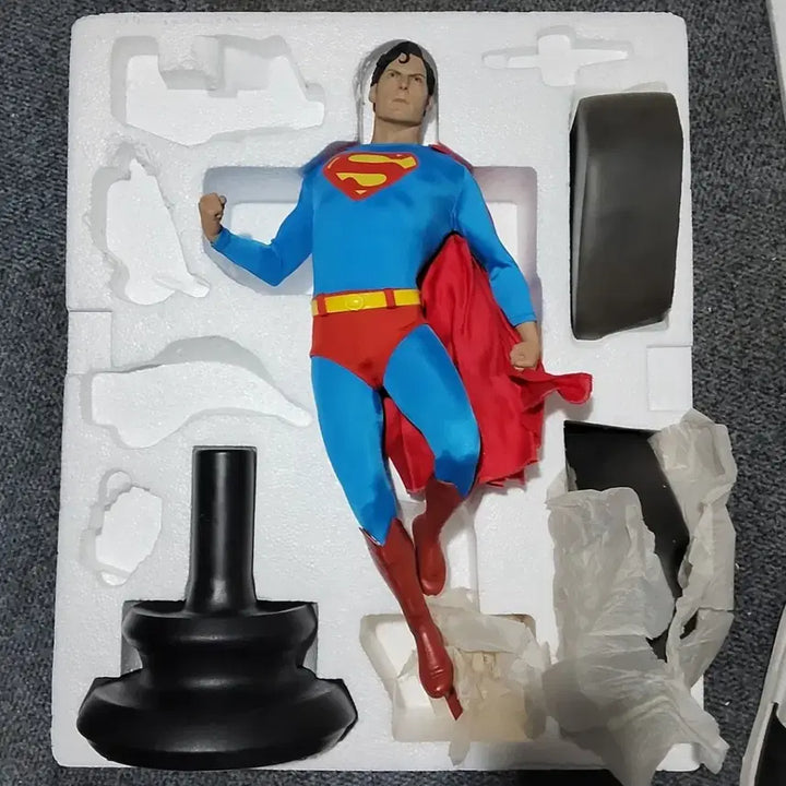 [BUNJANG] Sideshow Christopher Reeve Superman Figure / 사이드쇼 크리스토퍼 리브 슈퍼맨 피규어 (하자)