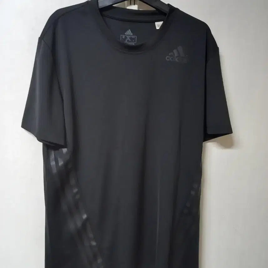 [BUNJANG] Adidas Three Stripes Black T-Shirt Size 100 / 아디다스 삼선 블랙 반팔 티셔츠 100