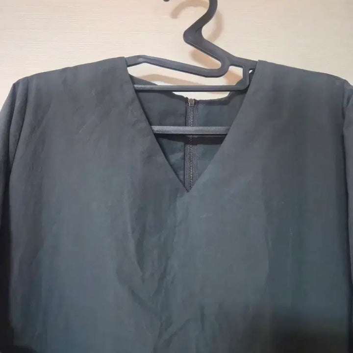 [BUNJANG] Black Flare Dress with Ruffle Sleeves / 러플 소매 플레어 블랙 원피스