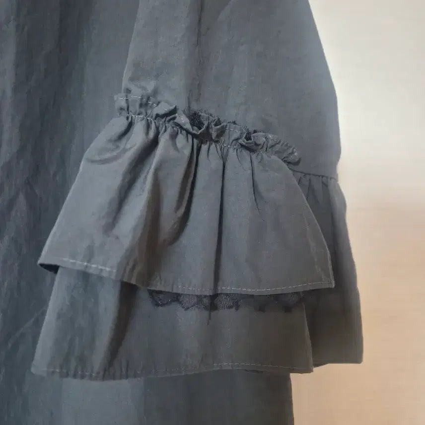 [BUNJANG] Black Flare Dress with Ruffle Sleeves / 러플 소매 플레어 블랙 원피스