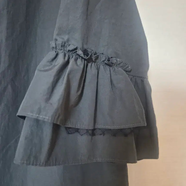 [BUNJANG] Black Flare Dress with Ruffle Sleeves / 러플 소매 플레어 블랙 원피스