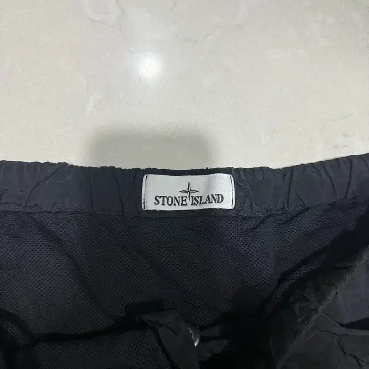 [BUNJANG] Stone Island Nylon Shorts / [당일출고,풀박스] 25SS 스톤아일랜드 나일론 반바지