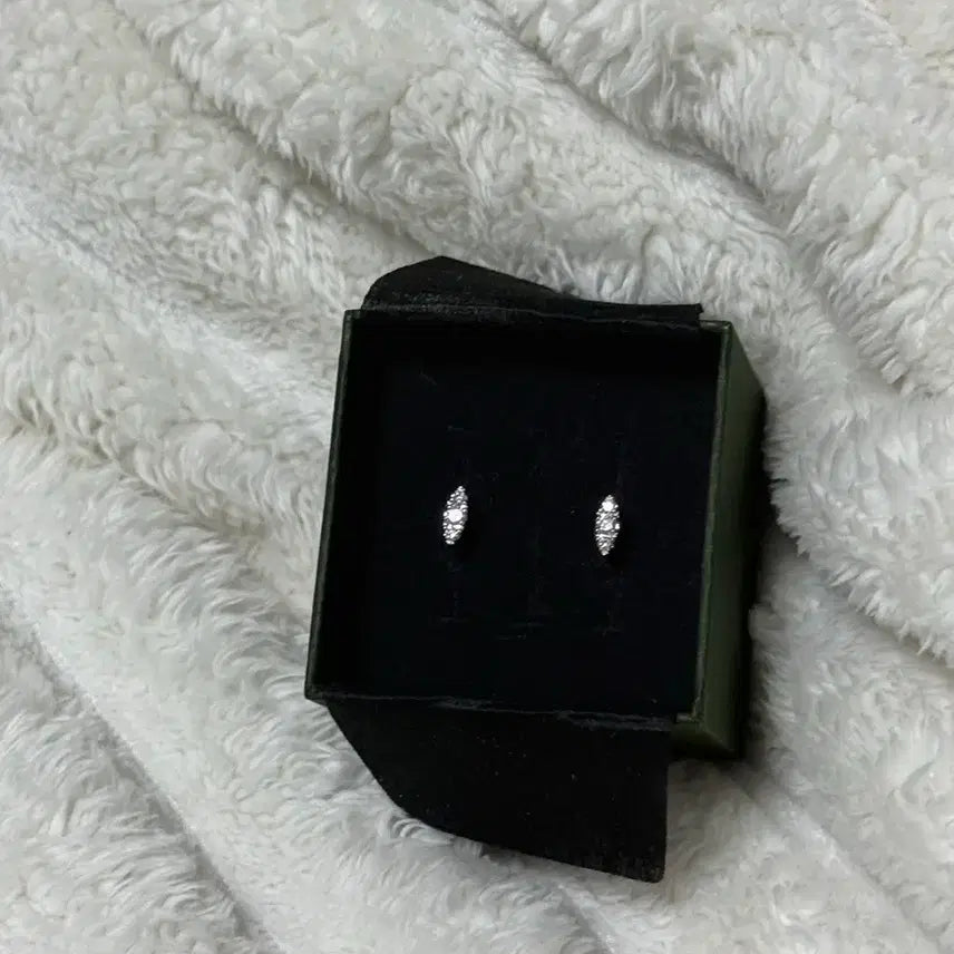 [BUNJANG] Bosque 14K Lab Diamond White Gold Earrings Pair / 새상품) 보스크 14k 랩다이아 금귀걸이 화이트골드 한쌍