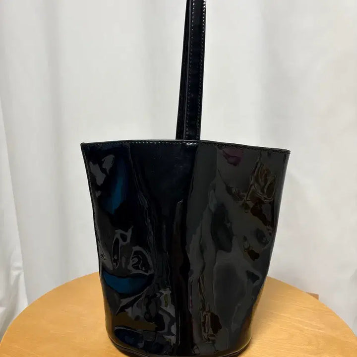 [BUNJANG] Black Enamel Bucket Tote Bag / 에나멜 버킷뱃 버켓백 토트백