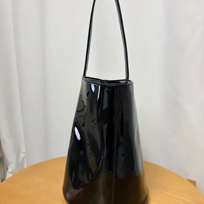 [BUNJANG] Black Enamel Bucket Tote Bag / 에나멜 버킷뱃 버켓백 토트백