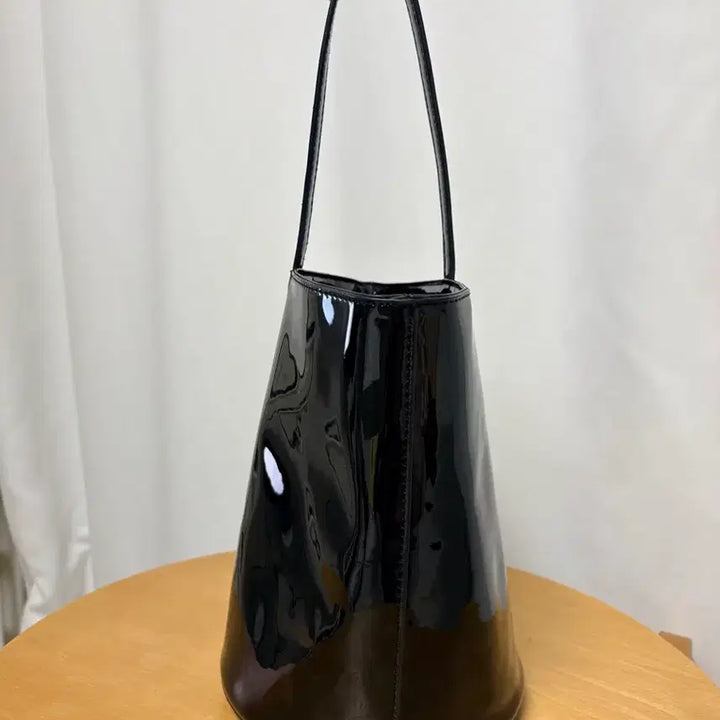 [BUNJANG] Black Enamel Bucket Tote Bag / 에나멜 버킷뱃 버켓백 토트백