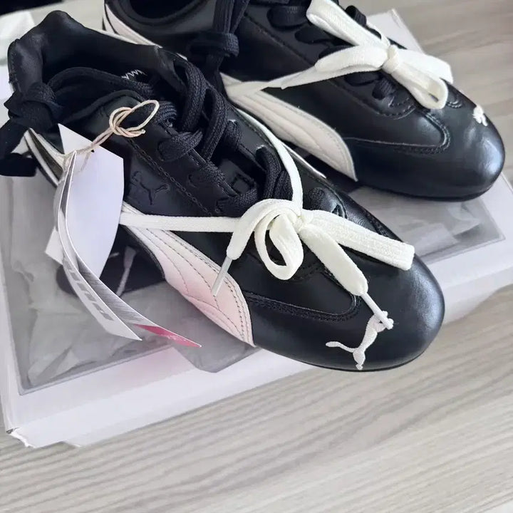 [SOLD OUT] (W) 푸마 x 로제 스피드캣 PRM 블랙 웜 화이트 250MM