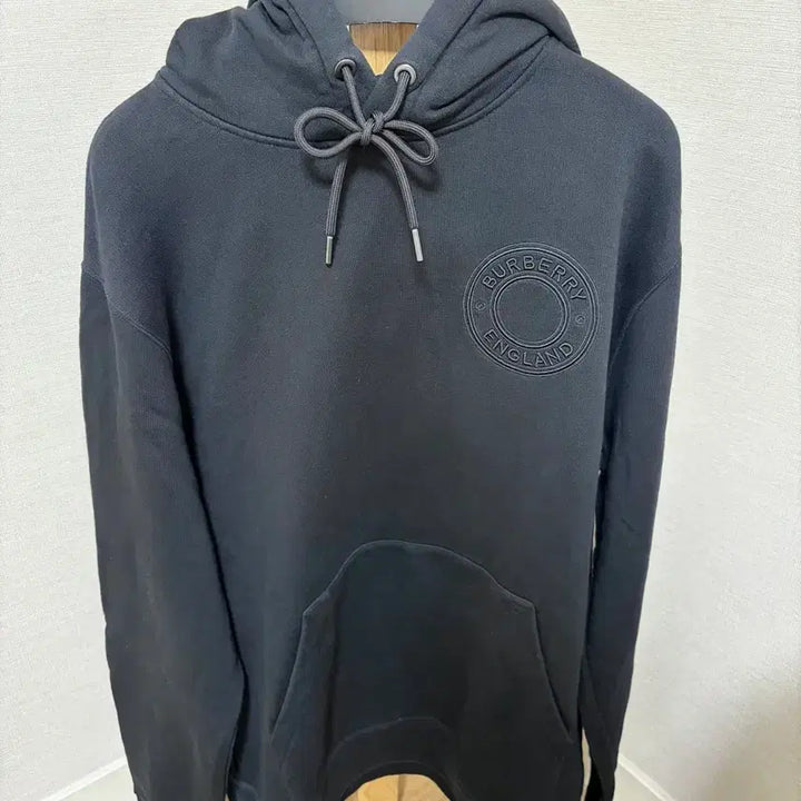 [BUNJANG] Burberry Embossed Logo Black Hoodie / (L) 버버리 엠보 로고 블랙 후드티