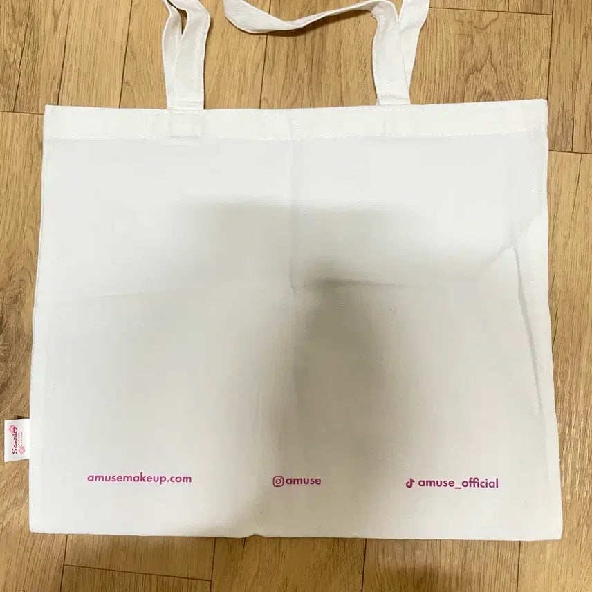 [SOLD OUT] 산리오 헬로키티 어뮤즈 태닝키티 에코백 키티가방