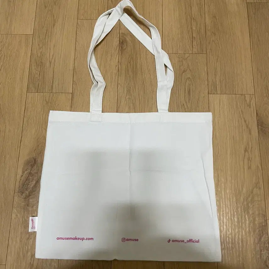 [SOLD OUT] 산리오 헬로키티 어뮤즈 태닝키티 에코백 키티가방