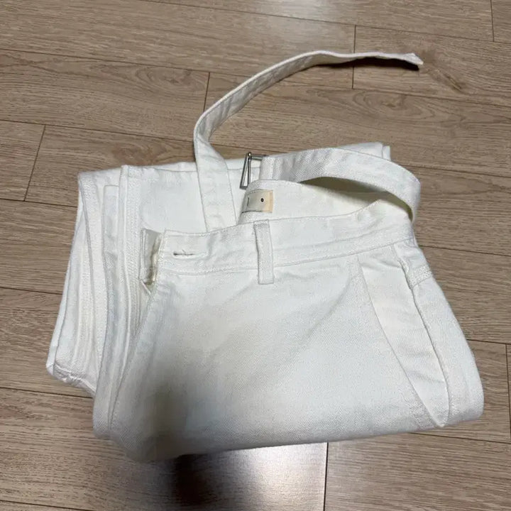 [SOLD OUT] 노운 벨티드 데님 (white)