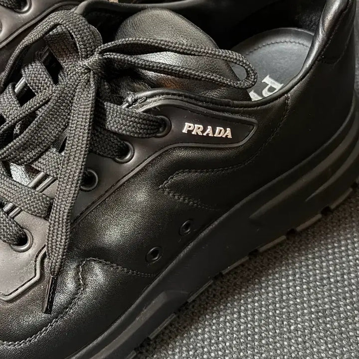 [SOLD OUT] PRADA 프라다 블랙 레더 스니커즈 265-270 (6.5) 거의 새것