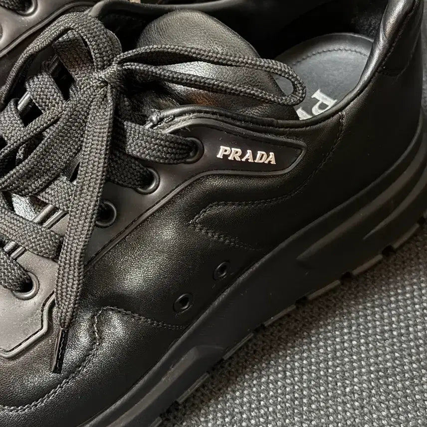 [SOLD OUT] PRADA 프라다 블랙 레더 스니커즈 265-270 (6.5) 거의 새것