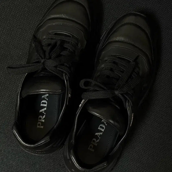 [SOLD OUT] PRADA 프라다 블랙 레더 스니커즈 265-270 (6.5) 거의 새것