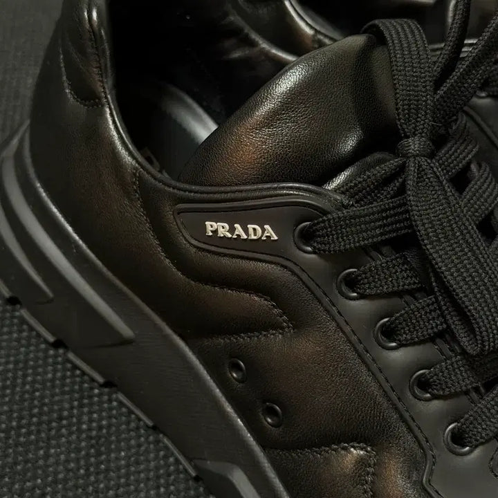 [SOLD OUT] PRADA 프라다 블랙 레더 스니커즈 265-270 (6.5) 거의 새것