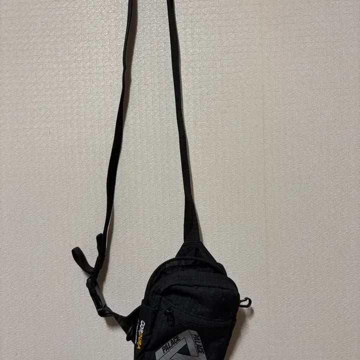 [BUNJANG] Palace Corduroy Two-Way Shot Bag Black / 팔라스 코듀로이 투웨이 샷 백 블랙