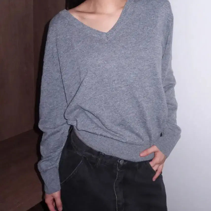 [BUNJANG] Nothing in Common Gray V-neck Knit Sweater / 낫띵인커먼 그레이 브이넥 니트