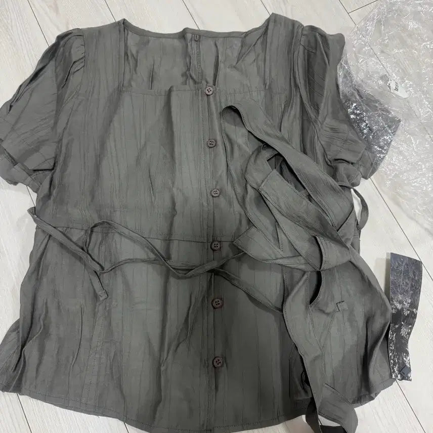 [BUNJANG] Noviyaka Scarf Blouse Khaki / [새상품]노비야카 스카프 블라우스 카키