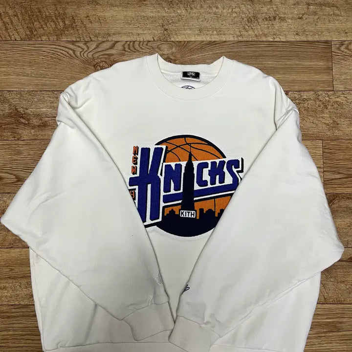 [BUNJANG] Kith New York Knicks Embroidered Sweatshirt / 키스 뉴욕닉스 자수 맨투맨