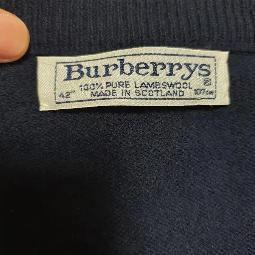[BUNJANG] Burberry Archive Pure Lambswool V-Neck Knit Dark Navy 42 / 새상품급 버버리 아카이브 퓨어 램스울 브이넥 니트 다크네이비 42 105