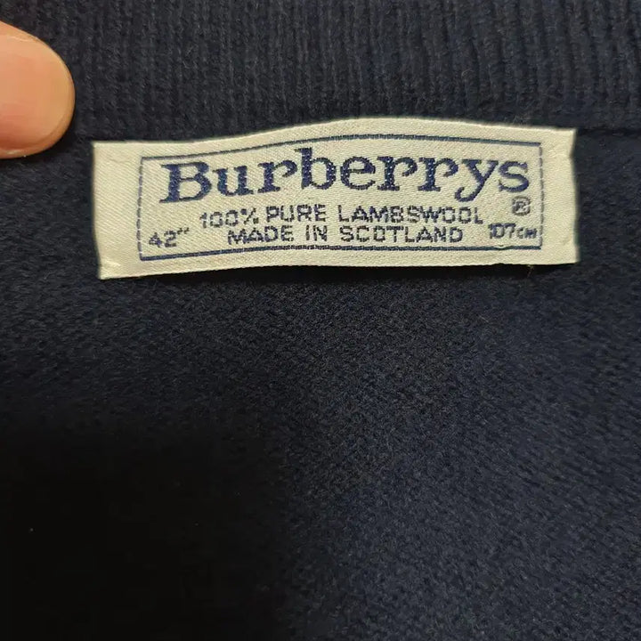 [BUNJANG] Burberry Archive Pure Lambswool V-Neck Knit Dark Navy 42 / 새상품급 버버리 아카이브 퓨어 램스울 브이넥 니트 다크네이비 42 105