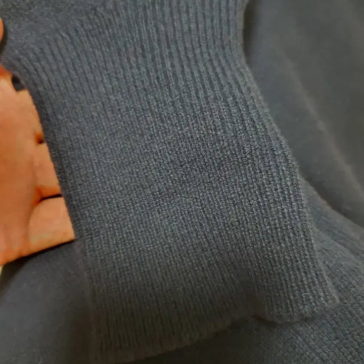 [BUNJANG] Burberry Archive Pure Lambswool V-Neck Knit Dark Navy 42 / 새상품급 버버리 아카이브 퓨어 램스울 브이넥 니트 다크네이비 42 105