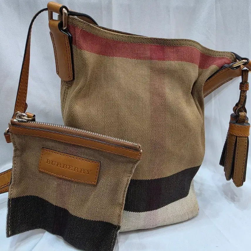[BUNJANG] Burberry Canvas Check Bucket Bag / (정품)버버리 캔버스 체크 버킷백