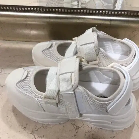 [BUNJANG] Fommel Camale 225 Sneakers / 포멜카멜레 신발225