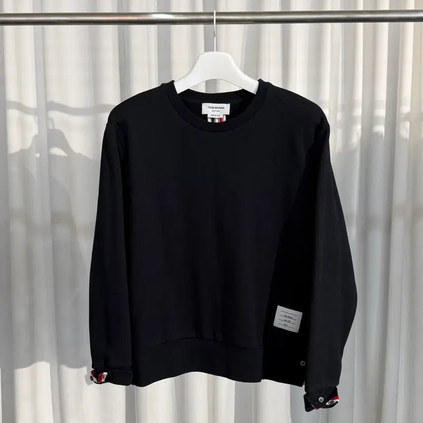 [SOLD OUT] 톰브라운 백삼선 맨투맨 MJT085A