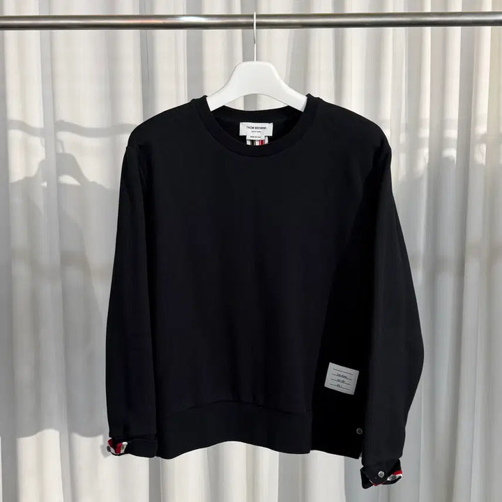 [SOLD OUT] 톰브라운 백삼선 맨투맨 MJT085A