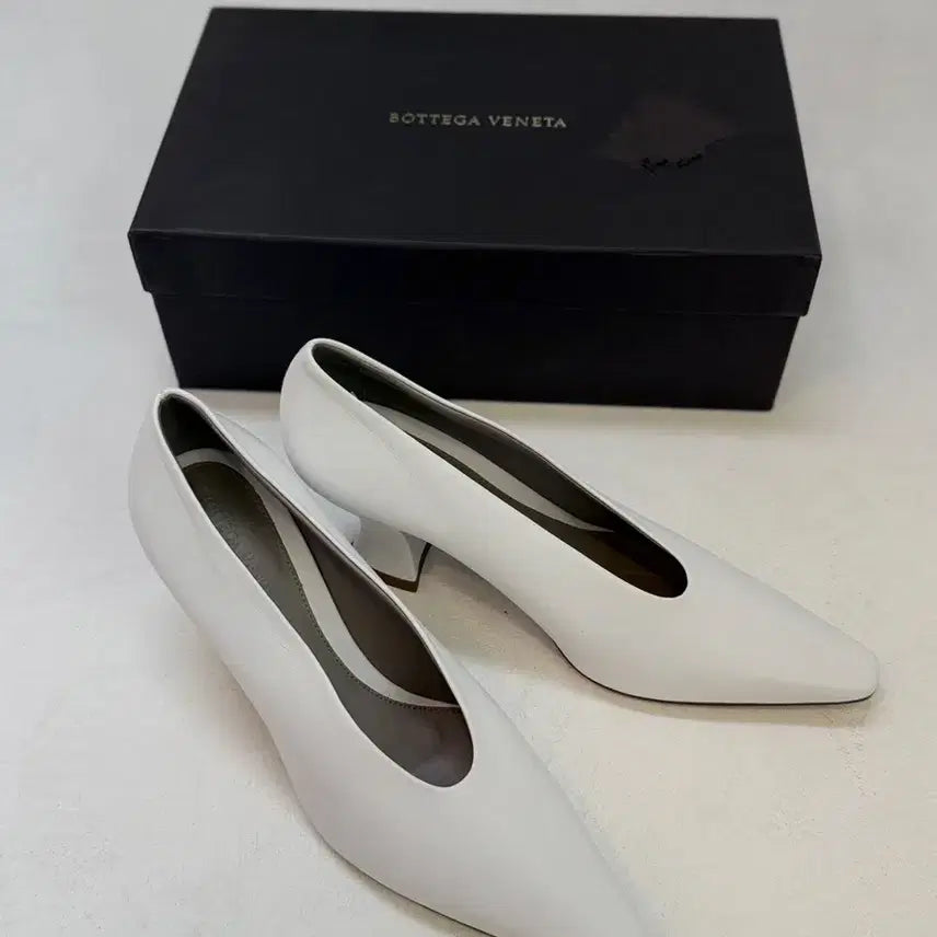 [BUNJANG] Bottega Veneta Almond Pump Heels (250 Size) / 보테가베네타 아몬드 펌프힐(250사이즈)