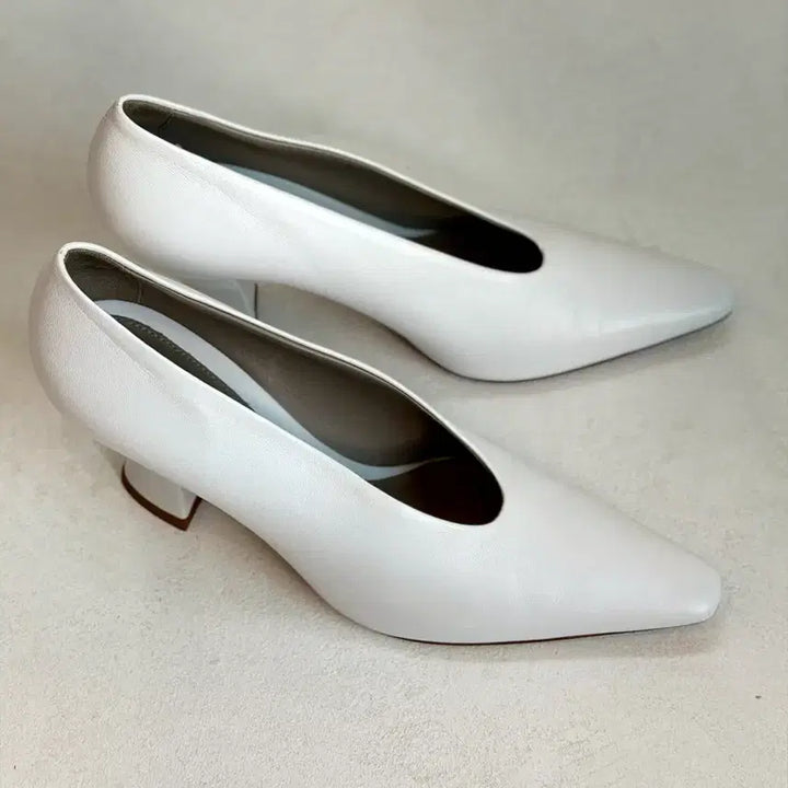 [BUNJANG] Bottega Veneta Almond Pump Heels (250 Size) / 보테가베네타 아몬드 펌프힐(250사이즈)