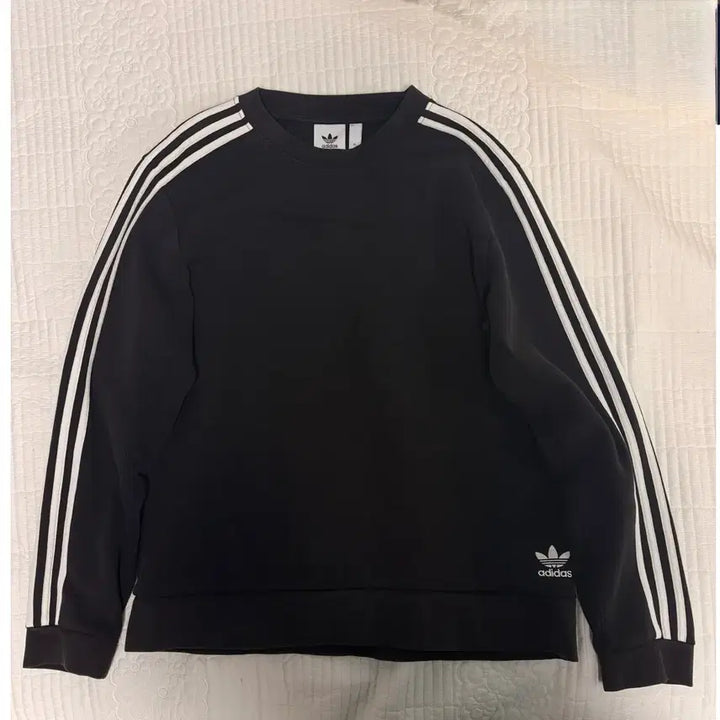 [SOLD OUT] 아디다스 맨투맨 블랙 사이드 로고 포인트