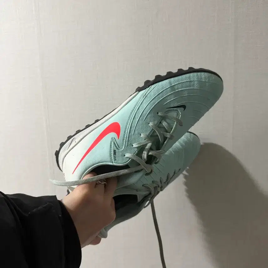 [BUNJANG] Nike Phantom GX 2 Academy TF Futsal Shoes / 나이키 팬텀 GX 2 아카데미 TF  풋살화240