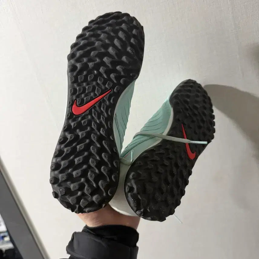 [BUNJANG] Nike Phantom GX 2 Academy TF Futsal Shoes / 나이키 팬텀 GX 2 아카데미 TF  풋살화240