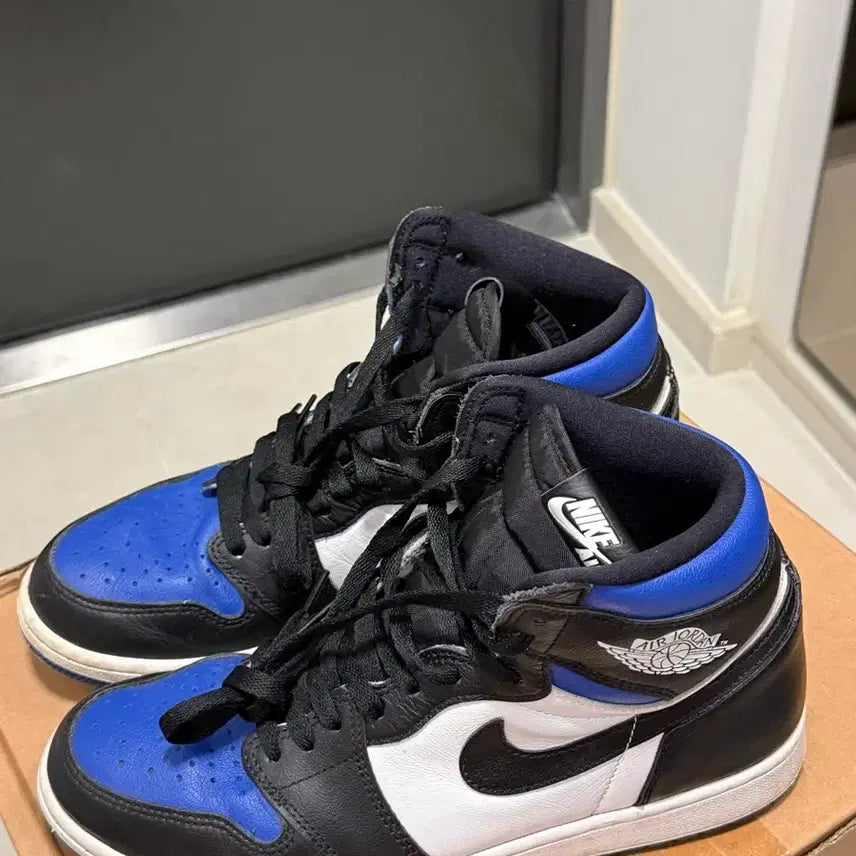 [BUNJANG] Nike Air Jordan 1 High Royal Blue Sneakers / 나이키 에어 조던 1 하이 로얄 블루 280