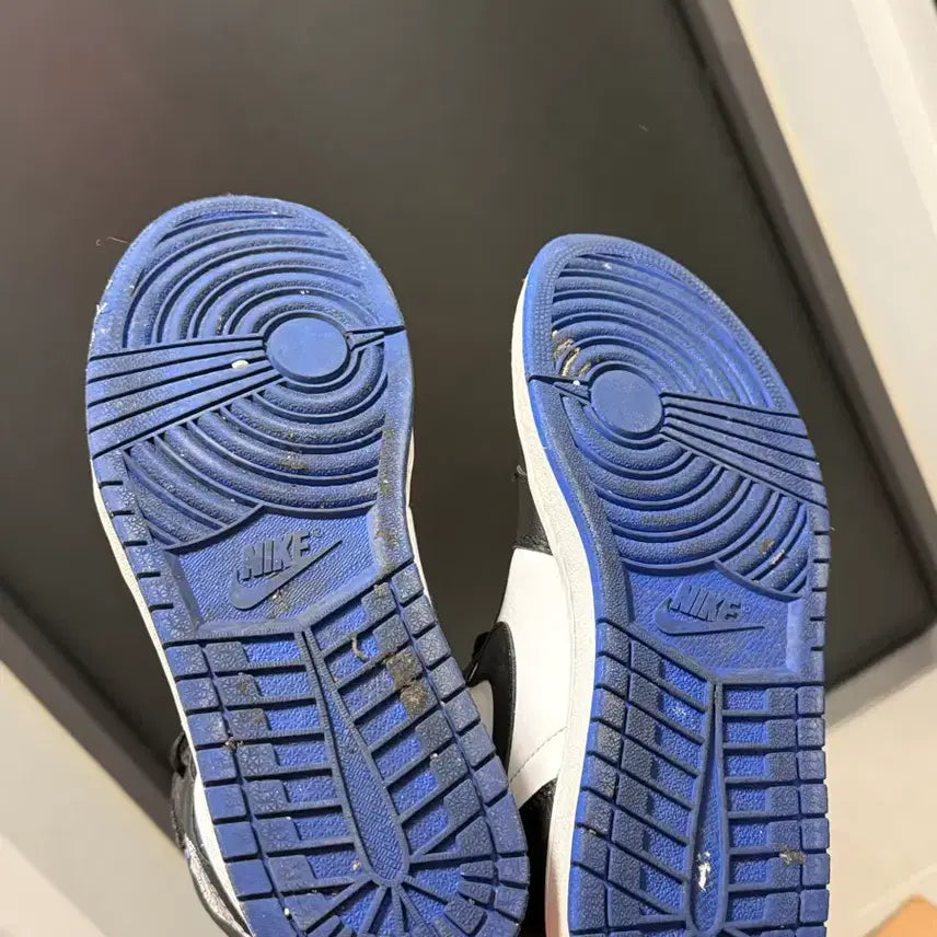 [BUNJANG] Nike Air Jordan 1 High Royal Blue Sneakers / 나이키 에어 조던 1 하이 로얄 블루 280