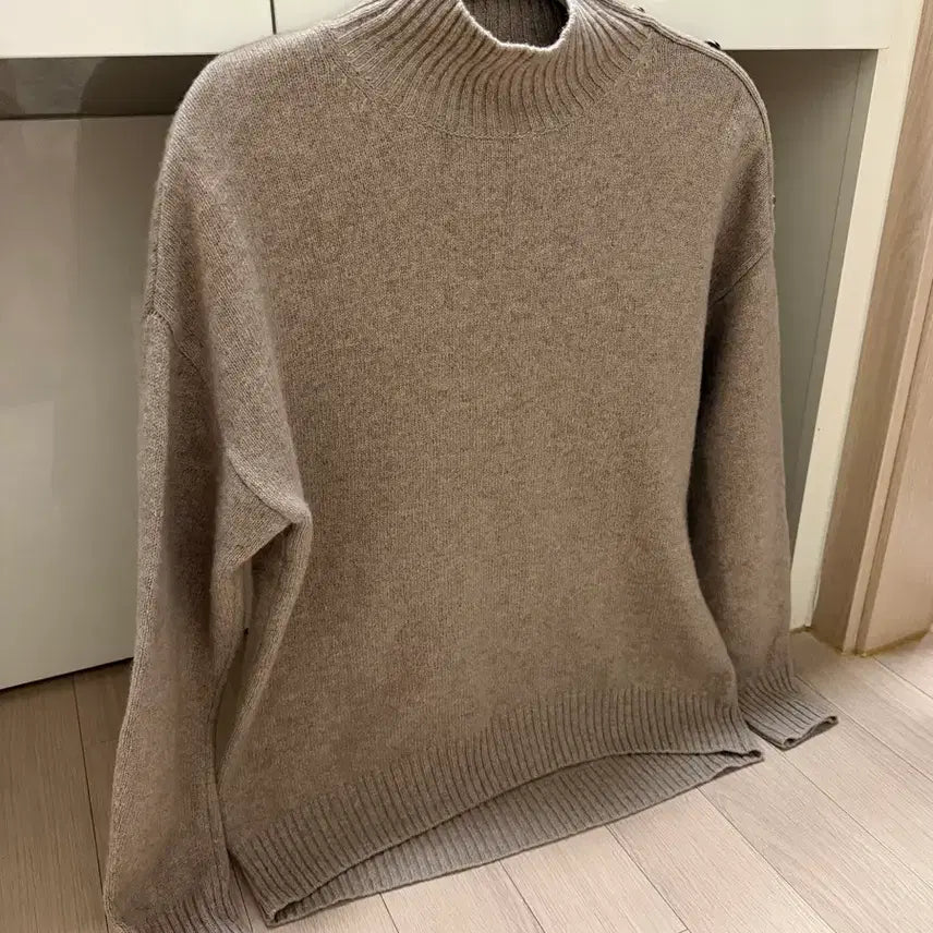 [BUNJANG] Massimo Dutti Cashmere Wool Shoulder Button Knit Beige Turtleneck Sweater / 마시모두띠 캐시미어 울 숄더버튼 니트 베이지 반목 폴라 터틀넥스웨터금장
