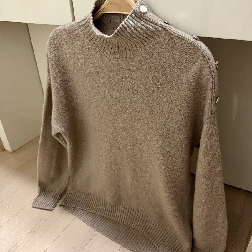 [BUNJANG] Massimo Dutti Cashmere Wool Shoulder Button Knit Beige Turtleneck Sweater / 마시모두띠 캐시미어 울 숄더버튼 니트 베이지 반목 폴라 터틀넥스웨터금장