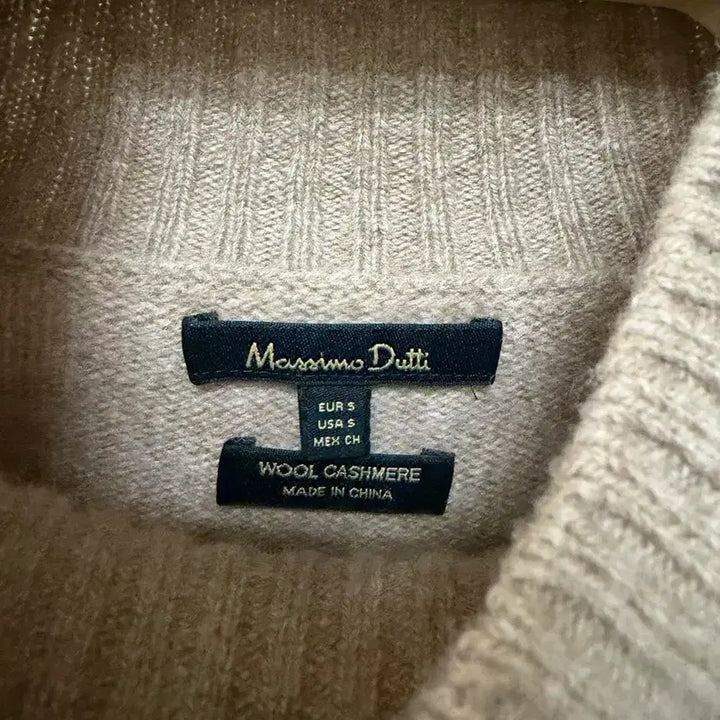 [BUNJANG] Massimo Dutti Cashmere Wool Shoulder Button Knit Beige Turtleneck Sweater / 마시모두띠 캐시미어 울 숄더버튼 니트 베이지 반목 폴라 터틀넥스웨터금장