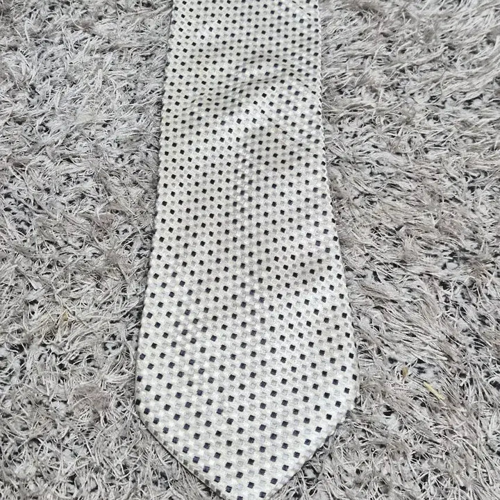 [BUNJANG] Giorgio Armani Polka Dot Necktie / 조르지오아르마니 도트 패턴 넥타이 Free - N52