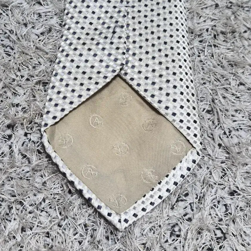 [BUNJANG] Giorgio Armani Polka Dot Necktie / 조르지오아르마니 도트 패턴 넥타이 Free - N52