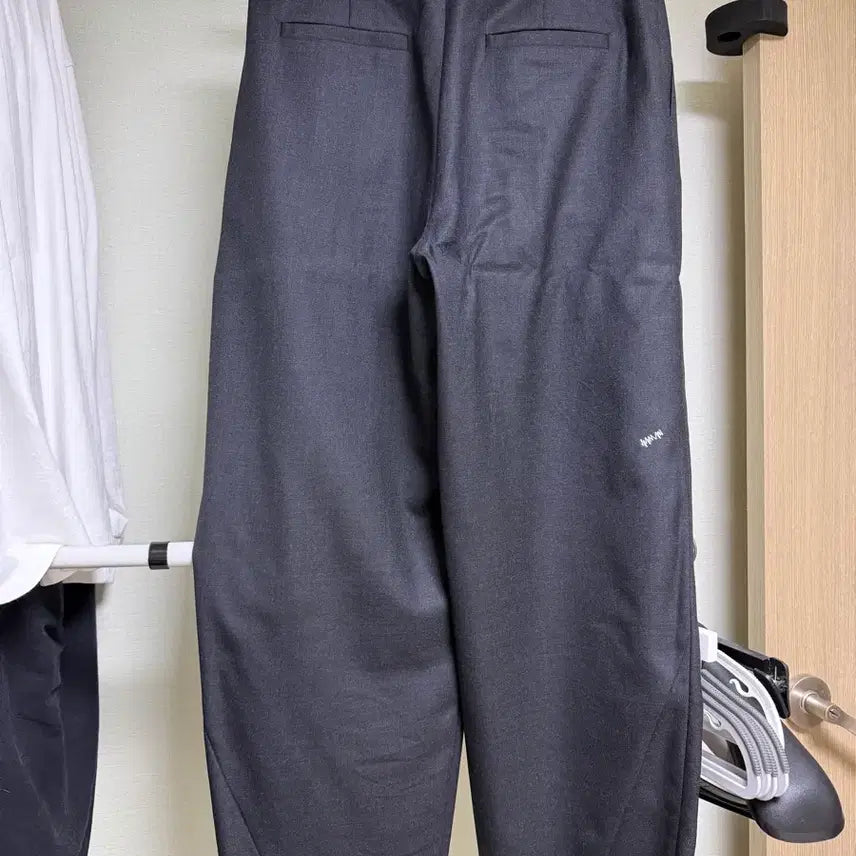 [BUNJANG] Ader Error Significant BK Tag Slacks Grey / [L] 아더에러 시그니피컨트 BK 태그 슬랙스 03 그레이