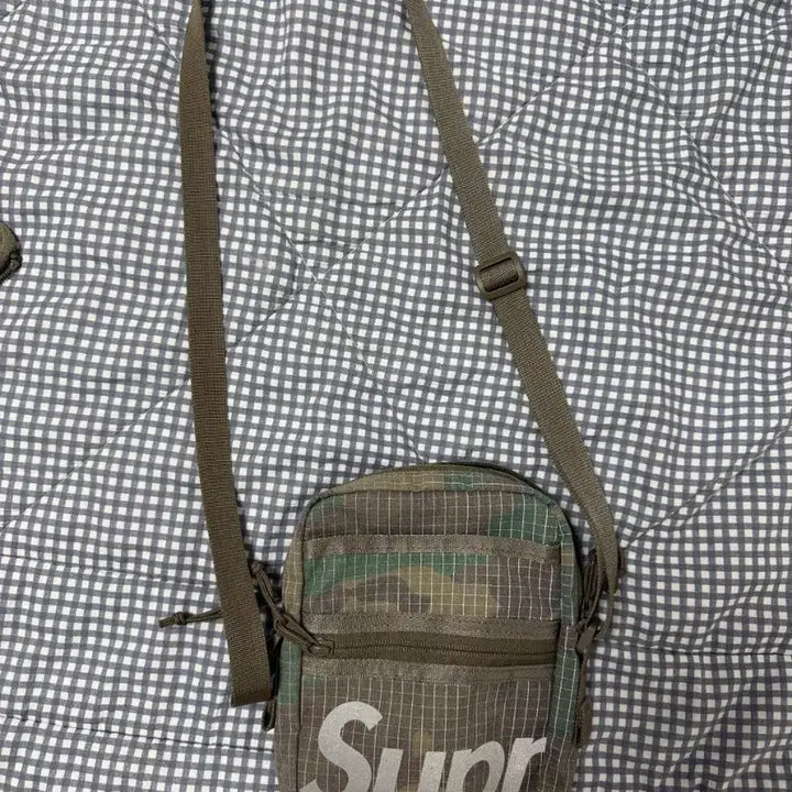 [BUNJANG] Supreme Woodland Camo Shoulder Bag / 슈프림 숄더백 우드랜드 카모