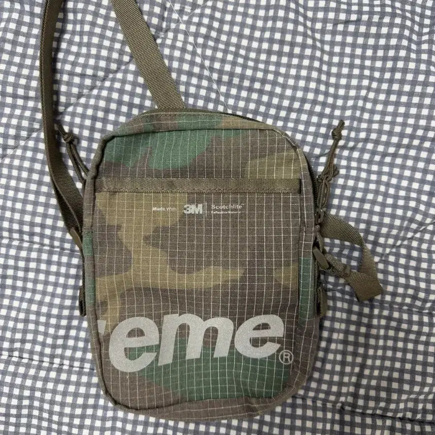 [BUNJANG] Supreme Woodland Camo Shoulder Bag / 슈프림 숄더백 우드랜드 카모