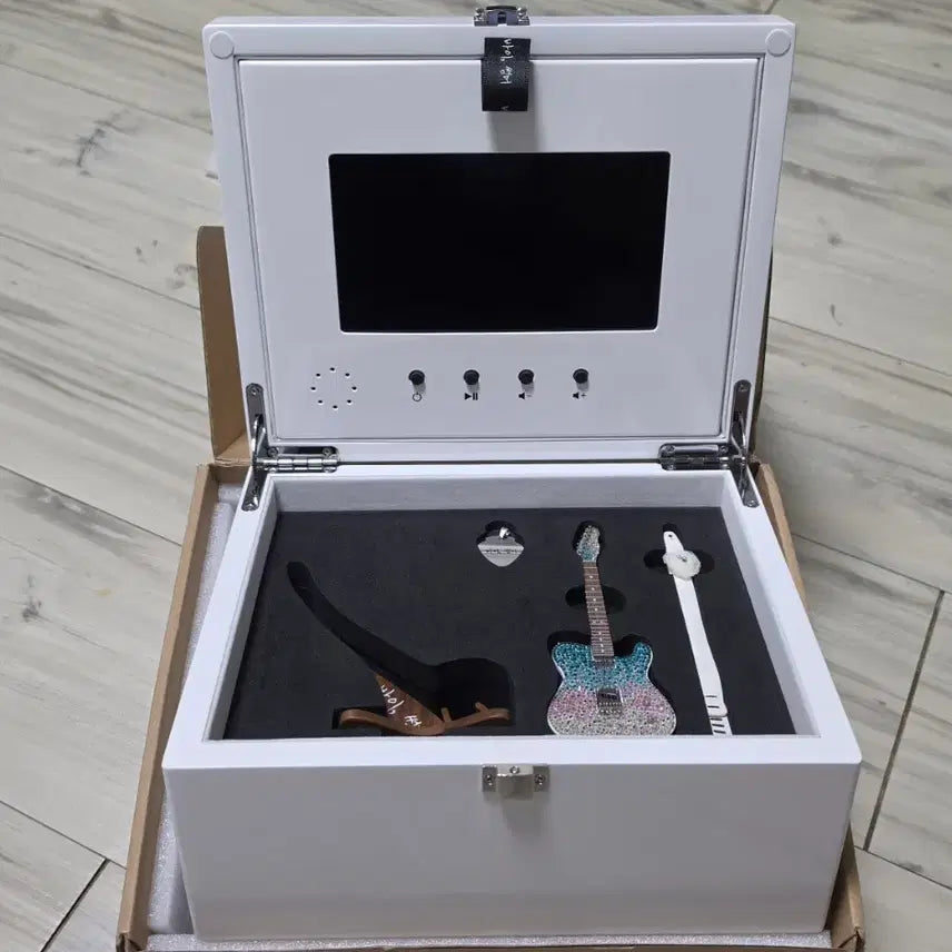 [BUNJANG] IU By Summer Pop-up Limited Edition Guitar / 아이유 바이 썸머 팝업 기타 한정판