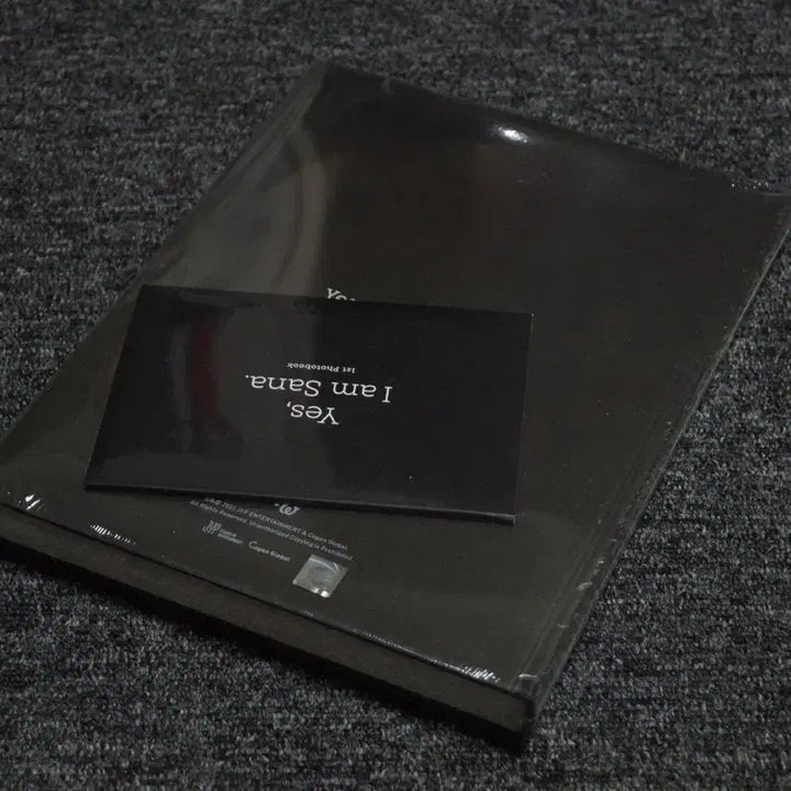 [SOLD OUT] [BUNJANG] TWICE Sana - Yes, I am Sana. Black Version Photobook / (미개봉) 트와이스 사나 - Yes, I am Sana. 블랙버전