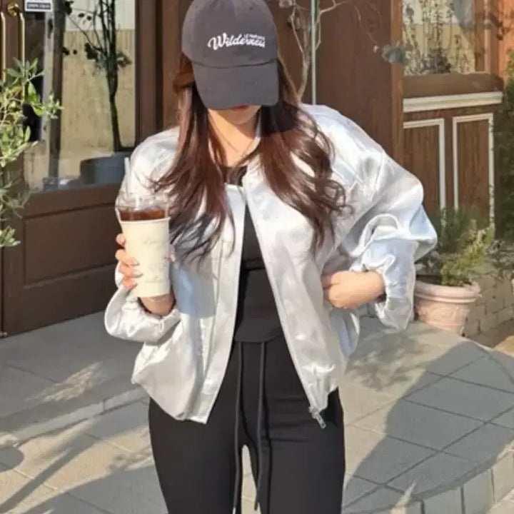 [BUNJANG] Amore Silver Glossy Satin Bomber Jacket / 무료배송. 새상품. 에이블리 나주 아무르 실버 글로시 새틴 블루종 봄버자
