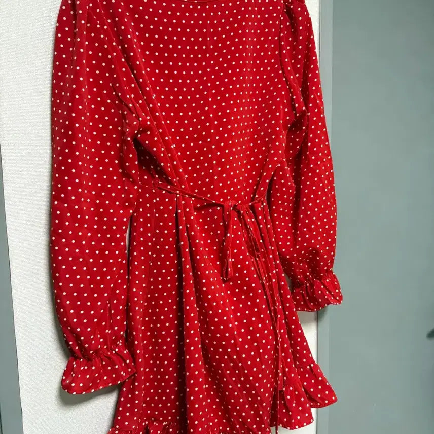 [SOLD OUT] 시즌플레이트 도트 랩 레드 원피스
